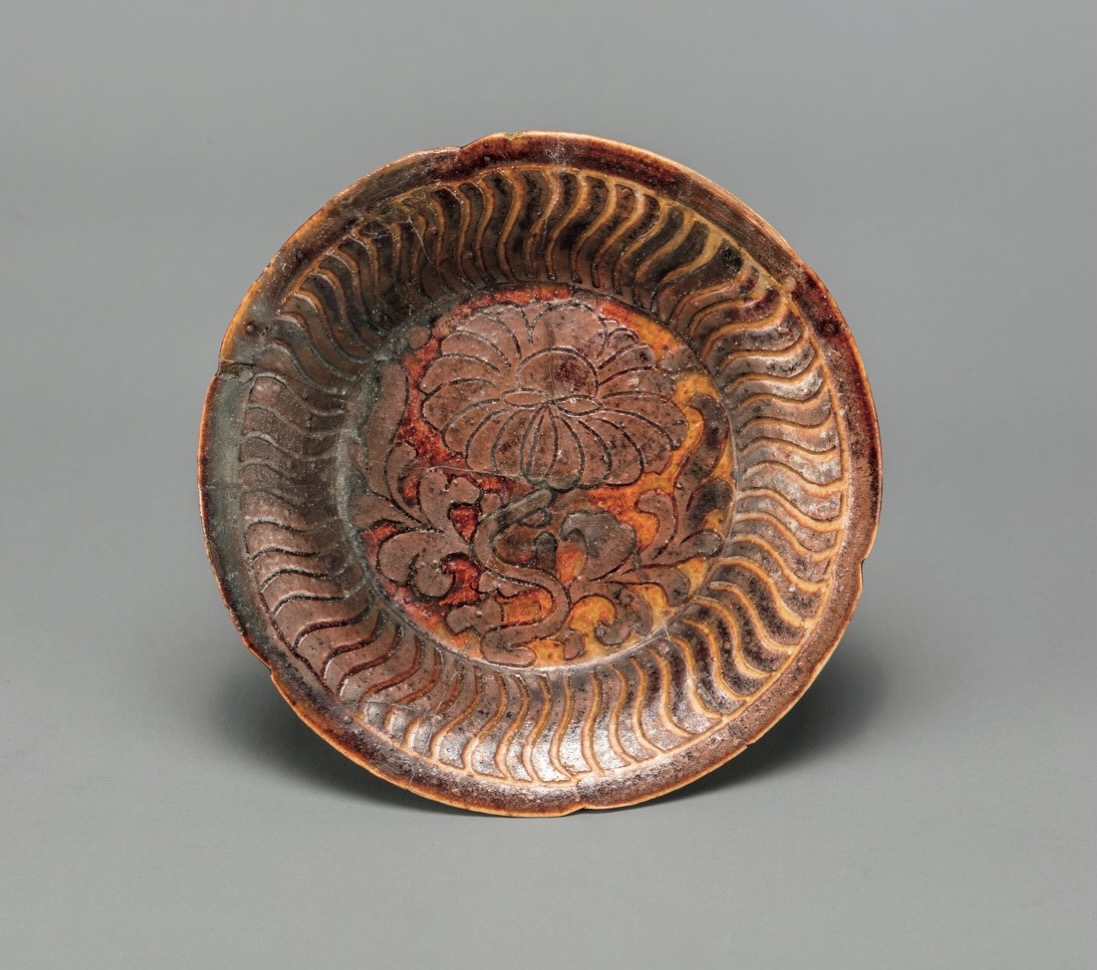 黄釉鉄絵花文皿